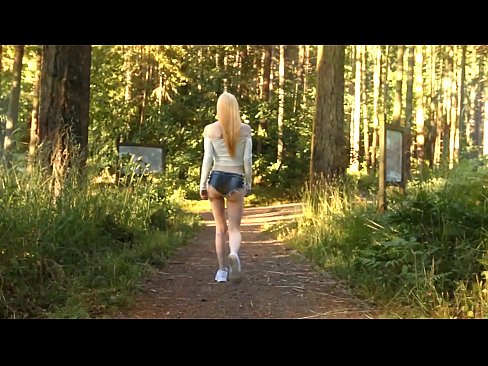 ❤️ Smuk kvinde bevæger sig langsomt, ikke nøgen video ❤❌ Sex video at da.novoporn.ru ❌❤